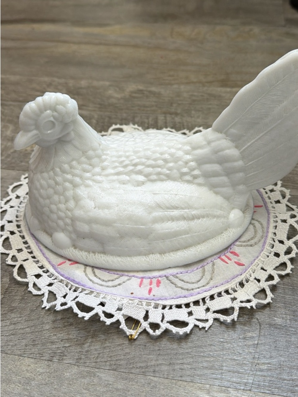 Milk glass 7 inch hen on nest TOP ONLY